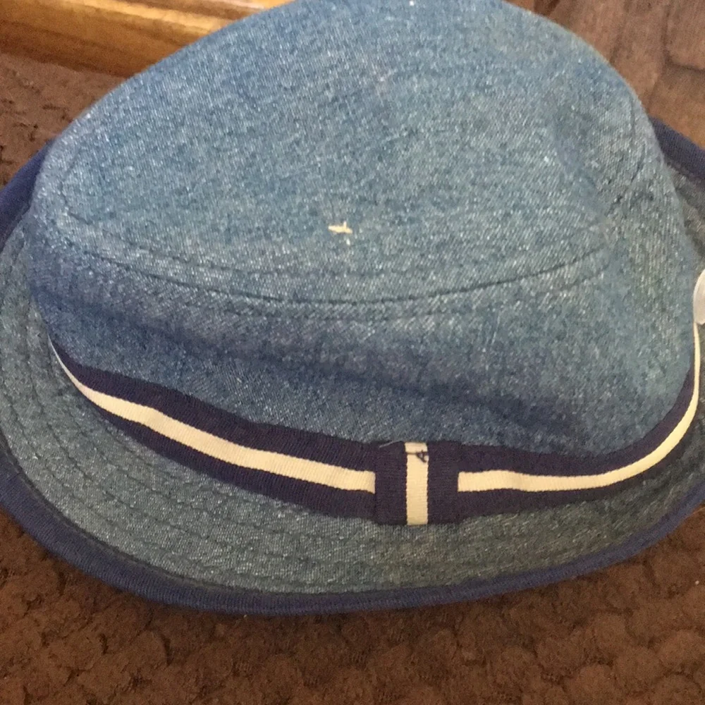 FINAL MARKDOWN boys h & m hat 6-9 months